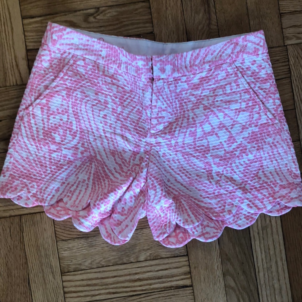 Lilly Pulitzer Buttercup Shorts in pink/ white w/ scalloped edges